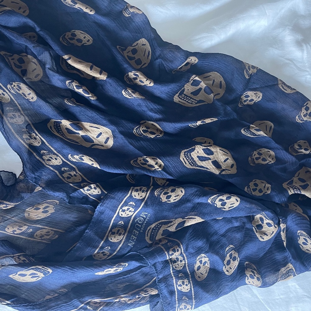 Alexander McQueen blue skull scarf scarves